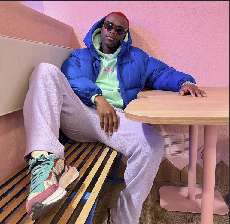 Mannequin en doudoune bleue et hoodie vert Aïzo Paris