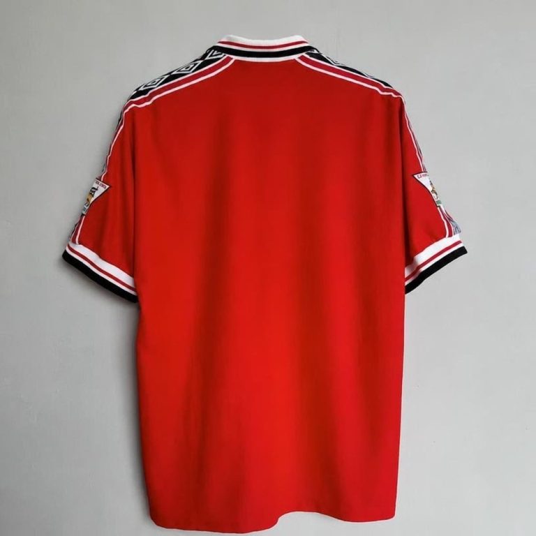 Maillot rétro Manchester United domicile 1998-1999, vue de dos