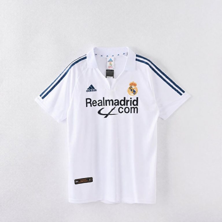 Maillot rétro Real Madrid domicile 2001-2002, vue de face